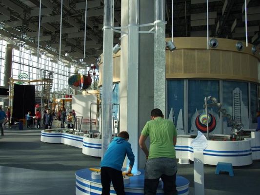  Grafika #5: Wycieczka do Centrum Nauki Experyment w Gdyni