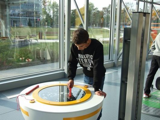  Grafika #8: Wycieczka do Centrum Nauki Experyment w Gdyni