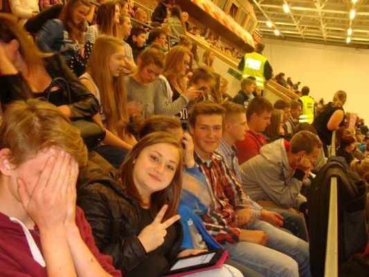  Grafika #3: Nasi uczniowie na koncercie Kamila Bednarka