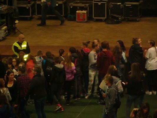  Grafika #5: Nasi uczniowie na koncercie Kamila Bednarka