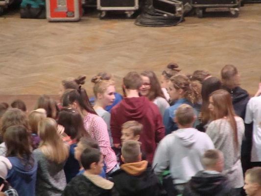  Grafika #6: Nasi uczniowie na koncercie Kamila Bednarka