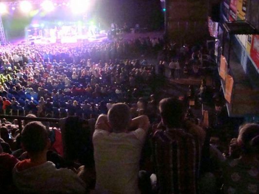  Grafika #9: Nasi uczniowie na koncercie Kamila Bednarka