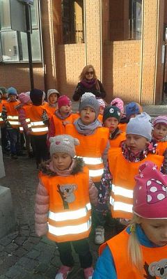 Grafika #4: Bezpiecznie przez jezdnię - oddział przedszkolny i klasa I na skrzyżowaniu w Lęborku