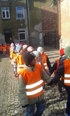  Grafika #6: Bezpiecznie przez jezdnię - oddział przedszkolny i klasa I na skrzyżowaniu w Lęborku
