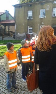  Grafika #7: Bezpiecznie przez jezdnię - oddział przedszkolny i klasa I na skrzyżowaniu w Lęborku