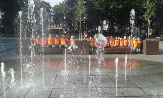 Grafika #10: Bezpiecznie przez jezdnię - oddział przedszkolny i klasa I na skrzyżowaniu w Lęborku