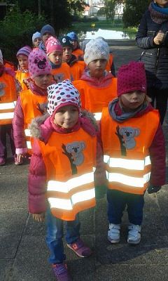 Grafika #17: Bezpiecznie przez jezdnię - oddział przedszkolny i klasa I na skrzyżowaniu w Lęborku