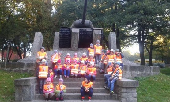 Grafika #19: Bezpiecznie przez jezdnię - oddział przedszkolny i klasa I na skrzyżowaniu w Lęborku