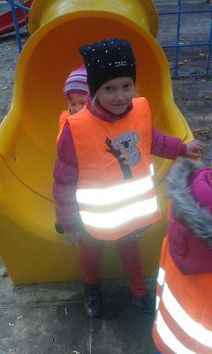 Grafika #21: Bezpiecznie przez jezdnię - oddział przedszkolny i klasa I na skrzyżowaniu w Lęborku