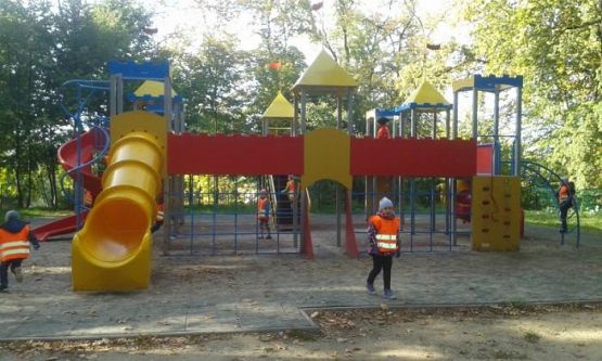 Grafika #22: Bezpiecznie przez jezdnię - oddział przedszkolny i klasa I na skrzyżowaniu w Lęborku