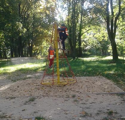 Grafika #23: Bezpiecznie przez jezdnię - oddział przedszkolny i klasa I na skrzyżowaniu w Lęborku