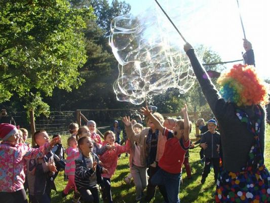 Grafika #5: Klasa II a, II b oraz III SP świętują Dzień Chłopaka oraz Dzień Pieczonego Ziemniaka