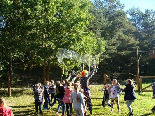 Grafika #10: Klasa II a, II b oraz III SP świętują Dzień Chłopaka oraz Dzień Pieczonego Ziemniaka