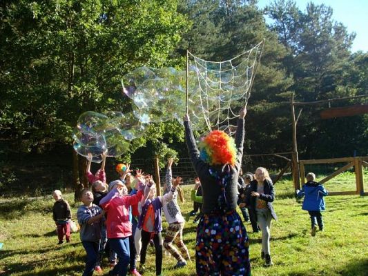 Grafika #12: Klasa II a, II b oraz III SP świętują Dzień Chłopaka oraz Dzień Pieczonego Ziemniaka