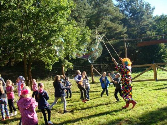 Grafika #14: Klasa II a, II b oraz III SP świętują Dzień Chłopaka oraz Dzień Pieczonego Ziemniaka