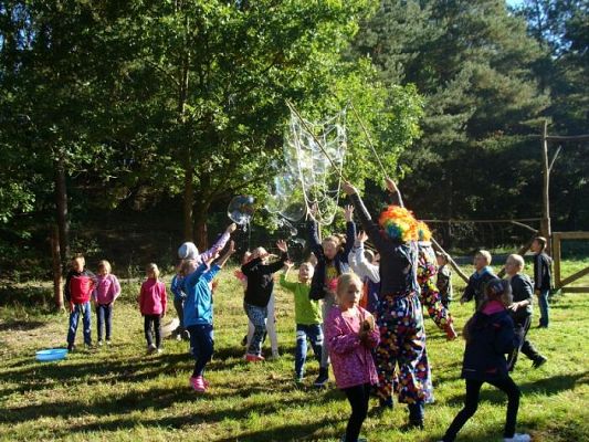 Grafika #15: Klasa II a, II b oraz III SP świętują Dzień Chłopaka oraz Dzień Pieczonego Ziemniaka