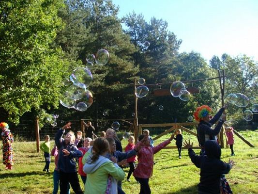 Grafika #18: Klasa II a, II b oraz III SP świętują Dzień Chłopaka oraz Dzień Pieczonego Ziemniaka