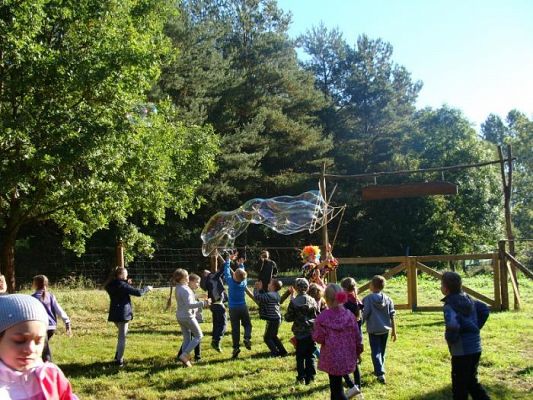 Grafika #21: Klasa II a, II b oraz III SP świętują Dzień Chłopaka oraz Dzień Pieczonego Ziemniaka