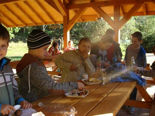 Grafika #24: Klasa II a, II b oraz III SP świętują Dzień Chłopaka oraz Dzień Pieczonego Ziemniaka