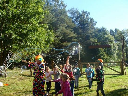 Grafika #28: Klasa II a, II b oraz III SP świętują Dzień Chłopaka oraz Dzień Pieczonego Ziemniaka