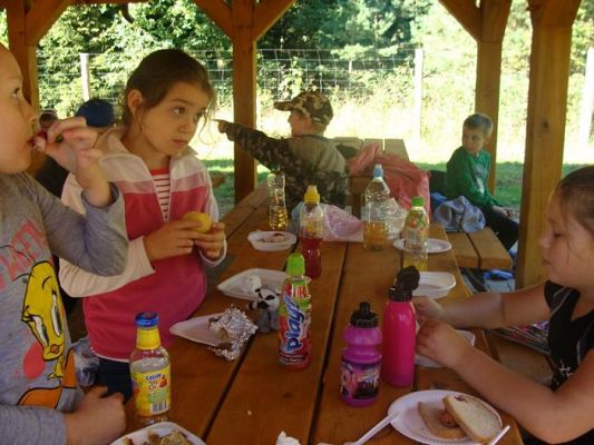 Grafika #33: Klasa II a, II b oraz III SP świętują Dzień Chłopaka oraz Dzień Pieczonego Ziemniaka