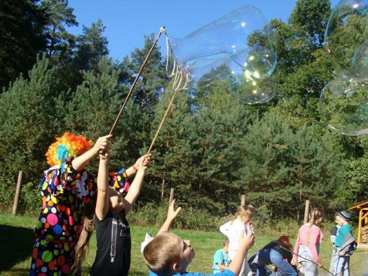 Grafika #39: Klasa II a, II b oraz III SP świętują Dzień Chłopaka oraz Dzień Pieczonego Ziemniaka