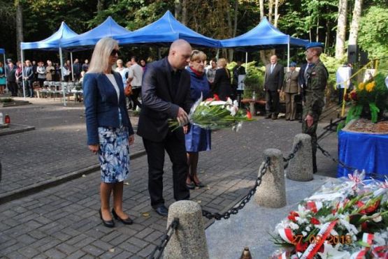 Grafika #0: Uroczystość patriotyczno - religijna na cmentarzu w Krępie Kaszubskiej