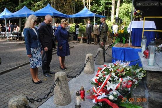 Grafika #1: Uroczystość patriotyczno - religijna na cmentarzu w Krępie Kaszubskiej