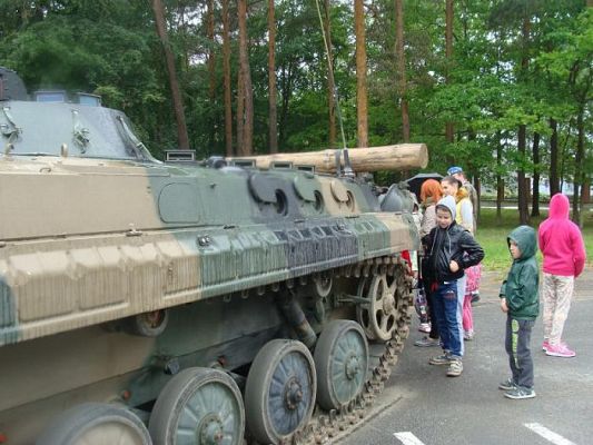 Grafika #4: Uczniowie klasy I a i II na wycieczce w Jednostce Wojskowej w Lęborku