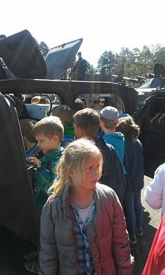  Grafika #2: Wycieczka do Jednostki Wojskowej w Lęborku