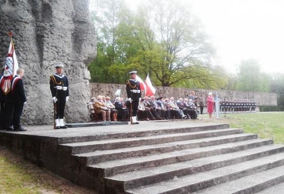  Grafika #0: 9 maja - Uroczystości w Sztutowie