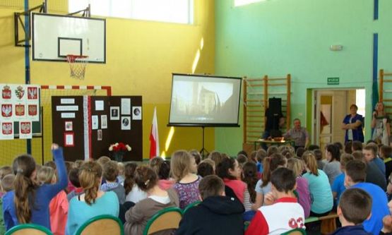 Grafika #1: WIWAT MAJOWE ŚWIĘTA!