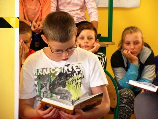  Grafika #2: NARODOWE CZYTANIE