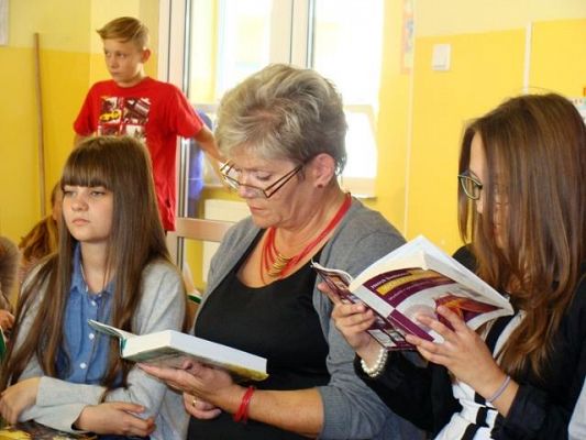  Grafika #4: NARODOWE CZYTANIE