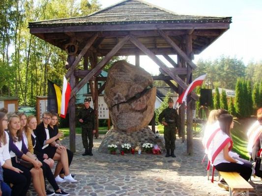 Grafika #1: XI Światowy Dzień Sybiraka w Szymbarku