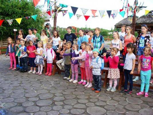 Grafika #8: Prehistoryczna wyprawa w świat dinozaurów