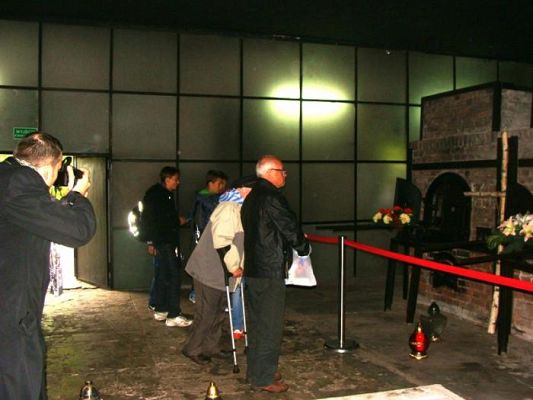  Grafika #11: Hołd dla ofiar obozu Stutthof