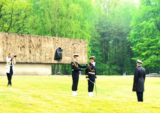  Grafika #1: Hołd dla ofiar obozu Stutthof