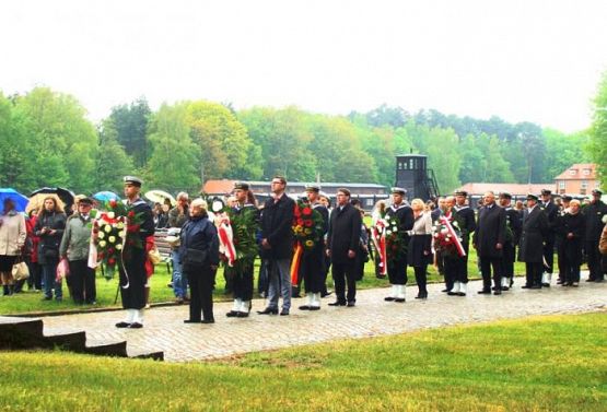  Grafika #3: Hołd dla ofiar obozu Stutthof