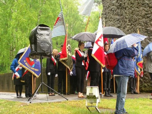  Grafika #4: Hołd dla ofiar obozu Stutthof