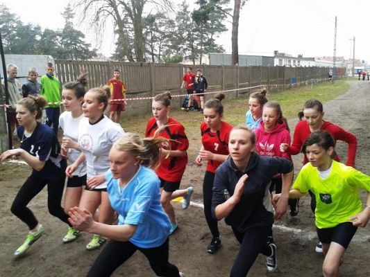  Grafika #1: Biegi przełajowe dziewcząt i chłopców