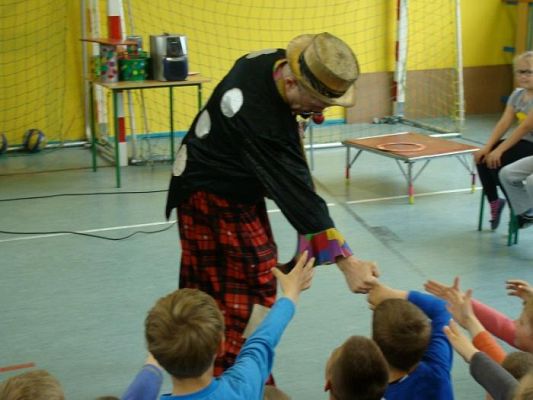  Grafika #8: Cyrk Wesołego Maxa