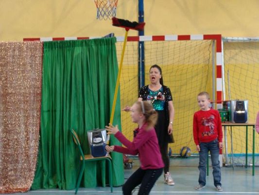  Grafika #18: Cyrk Wesołego Maxa