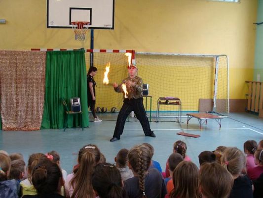  Grafika #25: Cyrk Wesołego Maxa