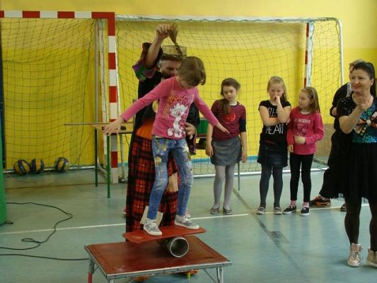  Grafika #32: Cyrk Wesołego Maxa