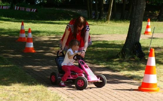  Grafika #1: Nasi uczniowie zdobywają pierwsze Prawo Jazdy :)