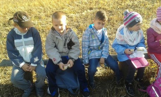  Grafika #2: Oddział Przedszkolny i klasa I świętują Dzień Pieczonego Ziemniaka 2015 r.