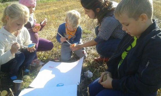  Grafika #11: Oddział Przedszkolny i klasa I świętują Dzień Pieczonego Ziemniaka 2015 r.