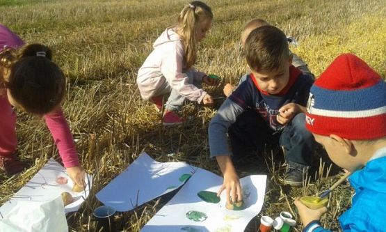  Grafika #13: Oddział Przedszkolny i klasa I świętują Dzień Pieczonego Ziemniaka 2015 r.