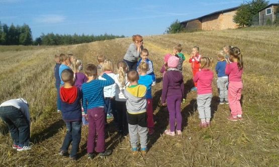  Grafika #19: Oddział Przedszkolny i klasa I świętują Dzień Pieczonego Ziemniaka 2015 r.